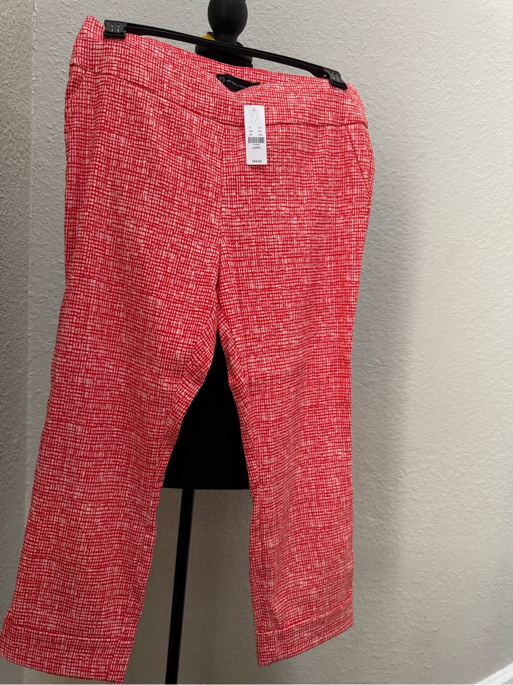 New York & Company Red Patterned Cropped Pants